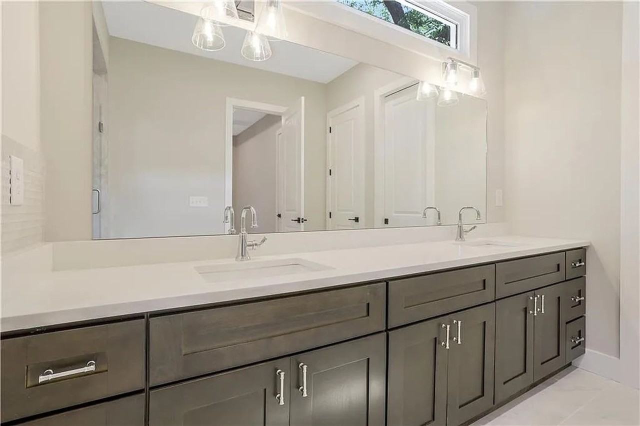 526 Langhorn St Sw - Photo 2 of 22