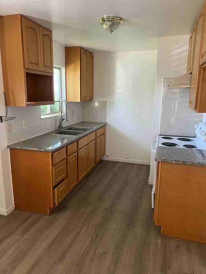 1457 Inge Court - Photo 2 of 8