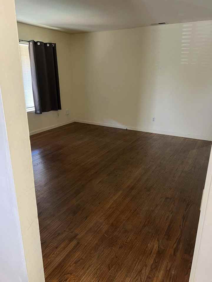 1457 Inge Court - Photo 3 of 8