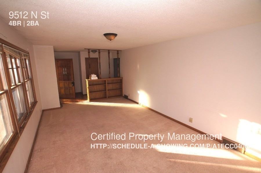 9512 N St - Photo 2 of 20