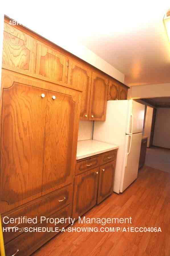 9512 N St - Photo 3 of 20