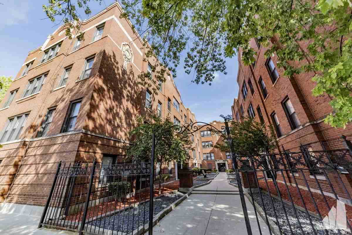 3523 N Racine Ave #01 - Photo 2 of 8