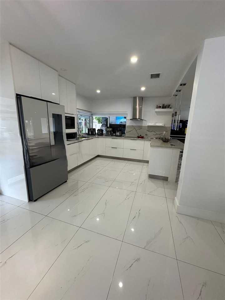 6951 Miami Lakeway S - Photo 2 of 8