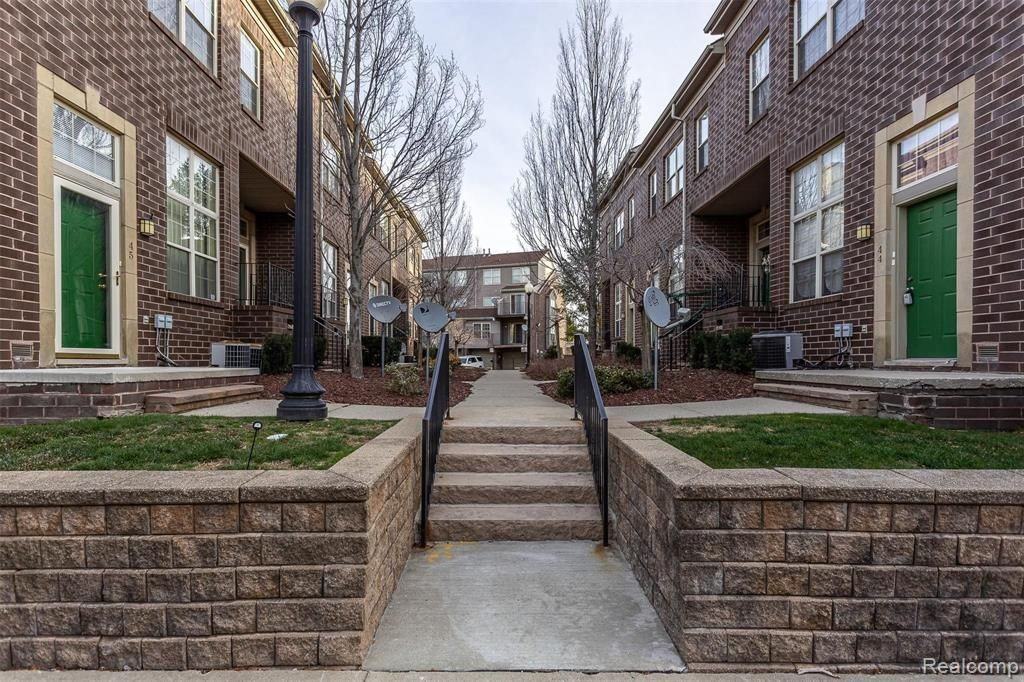 43 Georgetown Ct - Photo 3 of 50