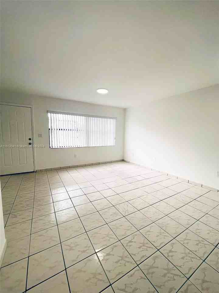 13360 Sw 17th Ln #6-1 - Photo 2 of 8