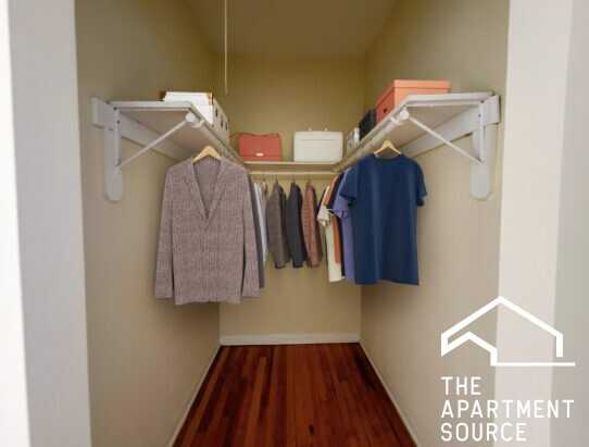 957 West Cornelia Avenue #1B - Photo 4 of 5