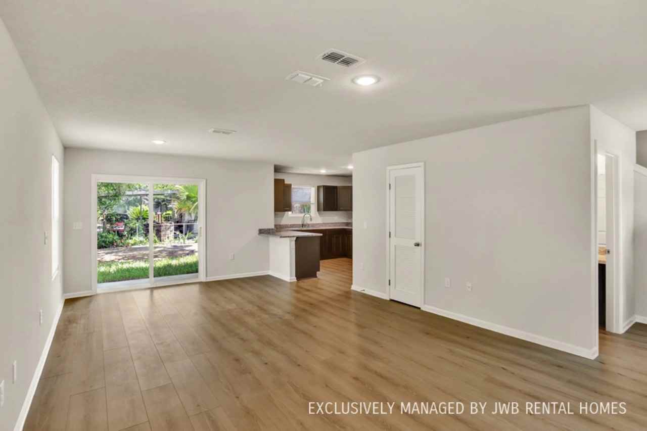 1615 E 25th St - Photo 2 of 7