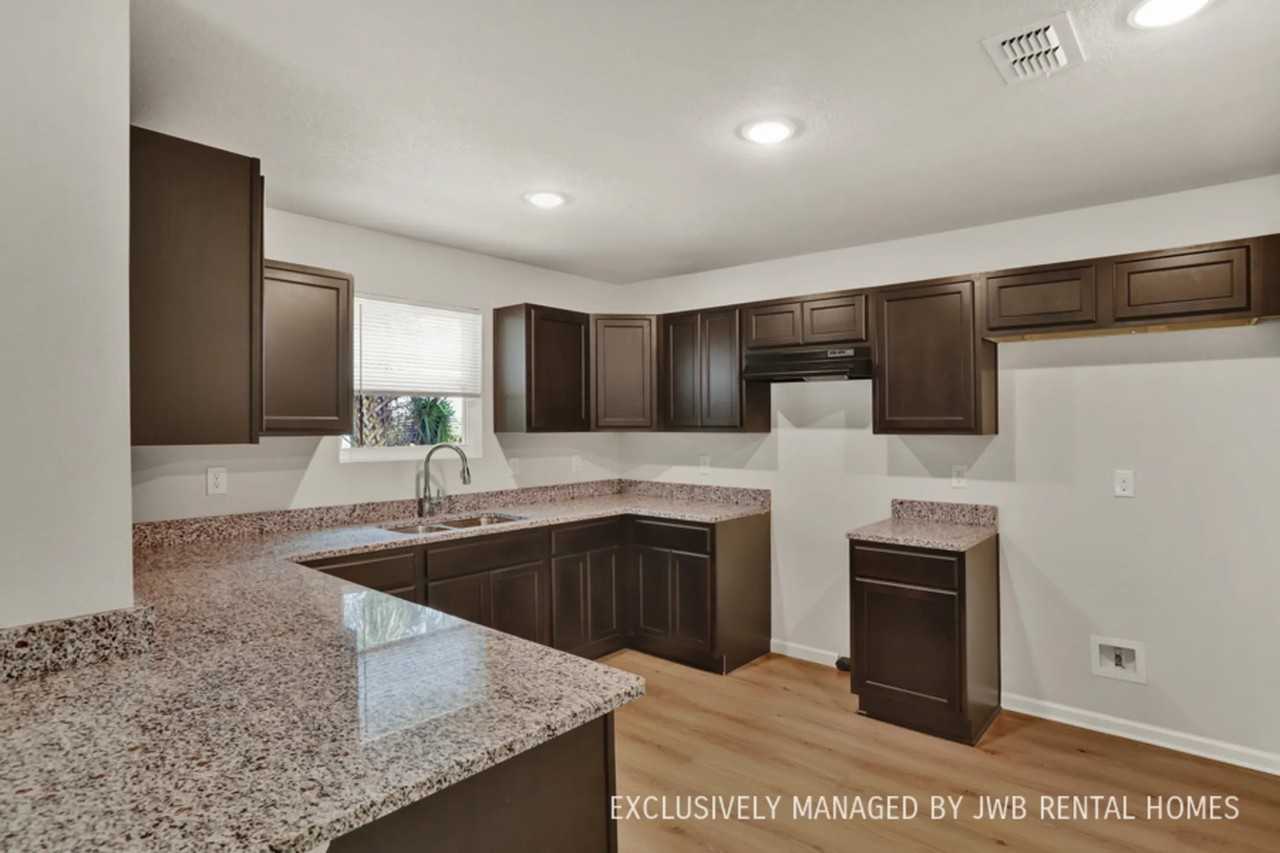 1615 E 25th St - Photo 3 of 7