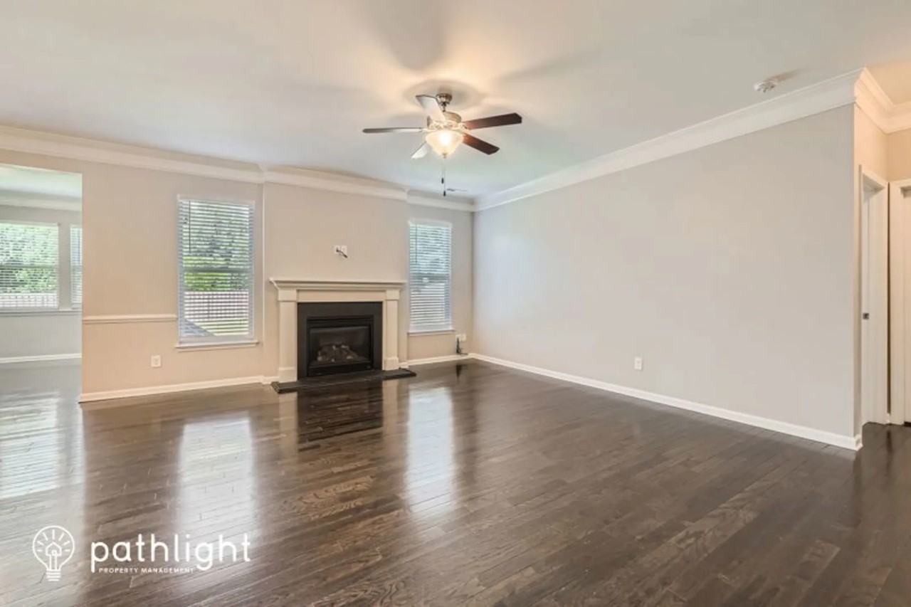 2218 Knocktree Dr - Photo 2 of 28
