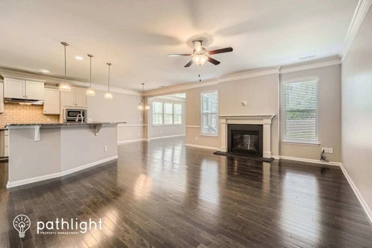 2218 Knocktree Dr - Photo 3 of 28