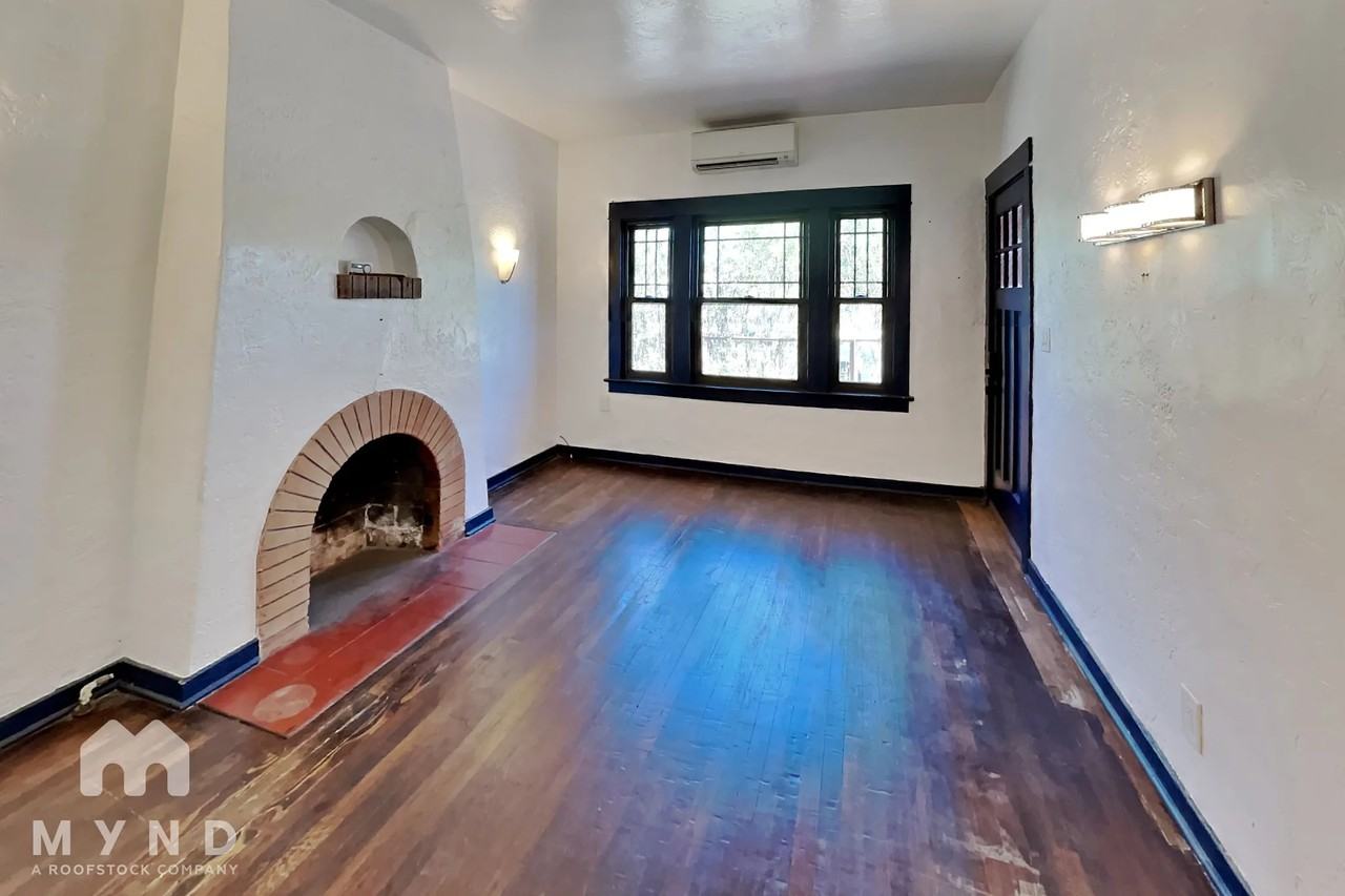 312 E 19th St - Photo 2 of 17