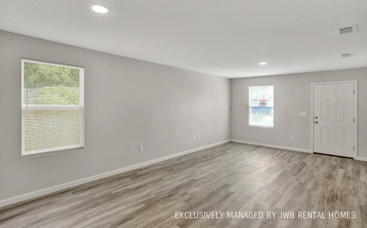 5545 Harrold Ave - Photo 2 of 8