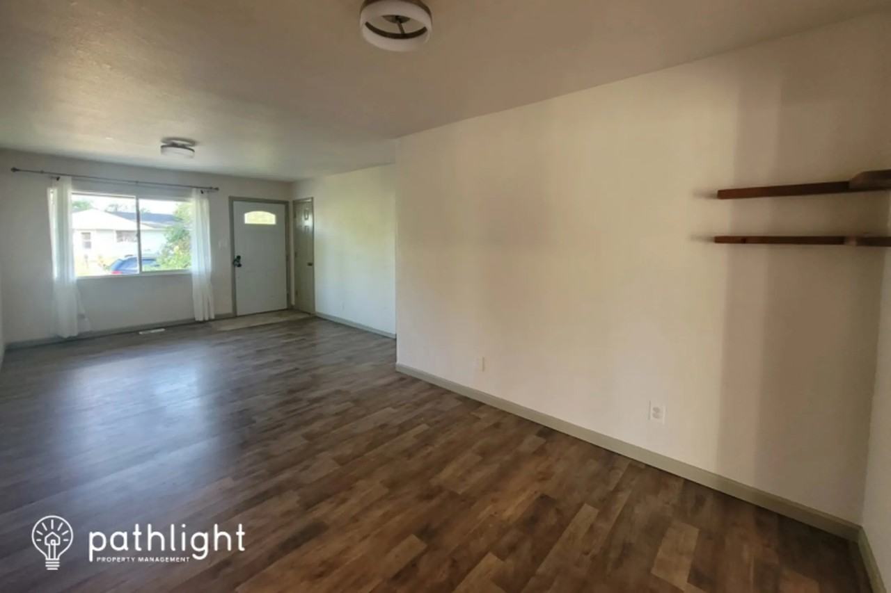 524 Cottonwood Dr - Photo 2 of 6