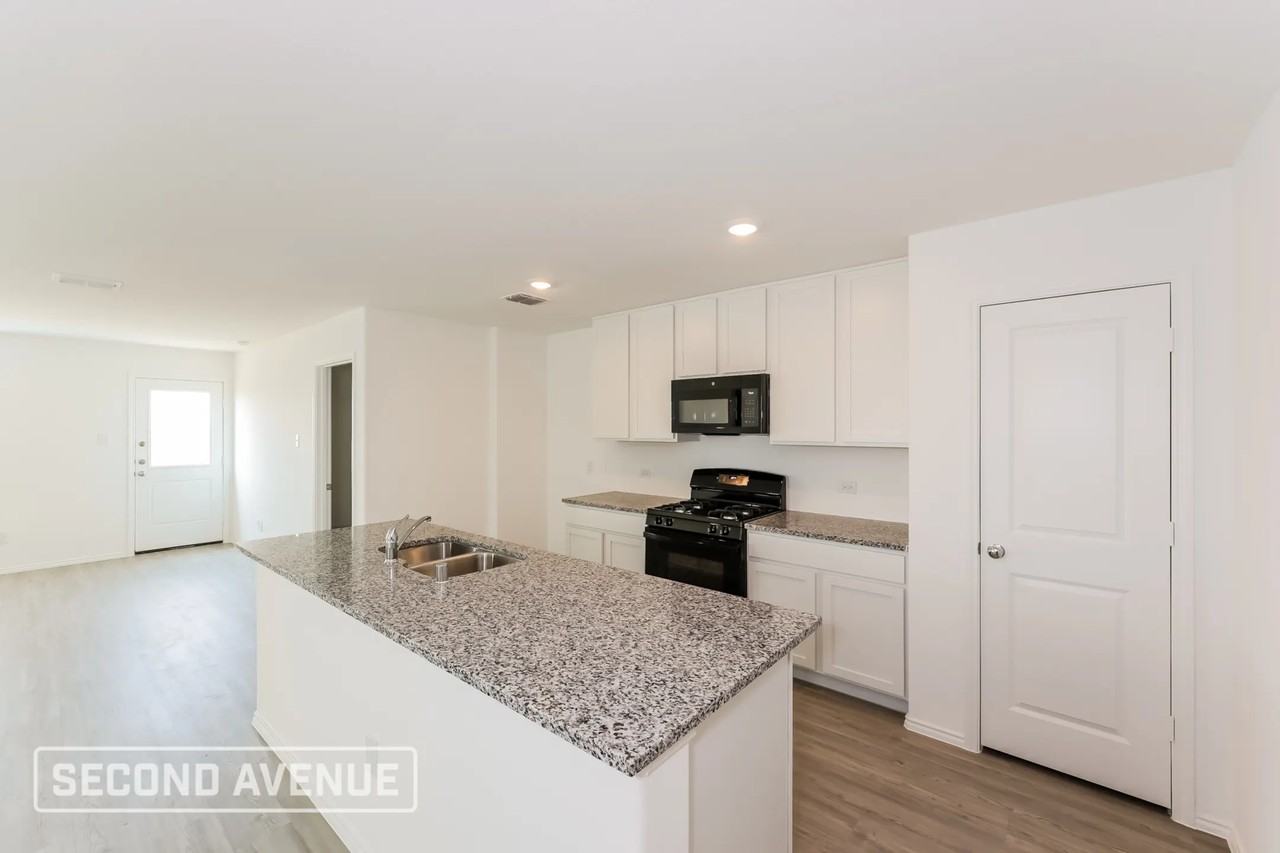 11703 Forest Lawn Rd - Photo 3 of 29