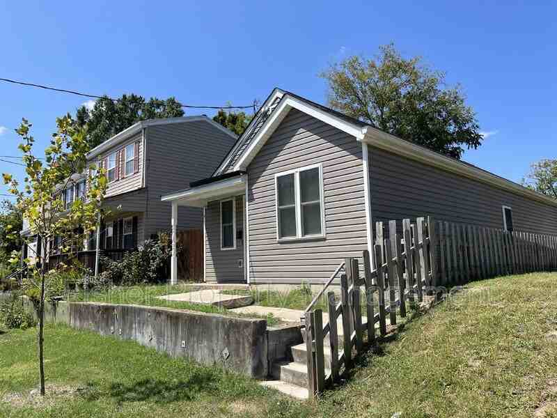 1413 Spotsylvania St - Photo 2 of 22