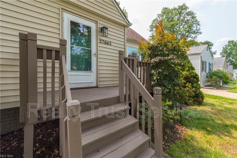 27863 Aberdeen Rd - Photo 3 of 39