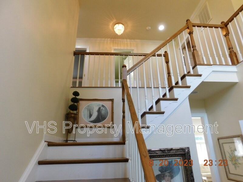 2055 Freeman Dr - Photo 3 of 30