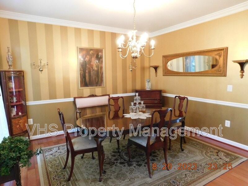 2055 Freeman Dr - Photo 7 of 30