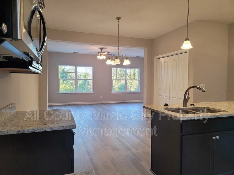 310 Negri Ct - Photo 7 of 39