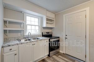 featured image of 207 Napier St #6