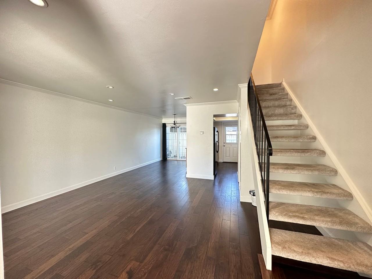 21 Belvedere Ct - Photo 3 of 28