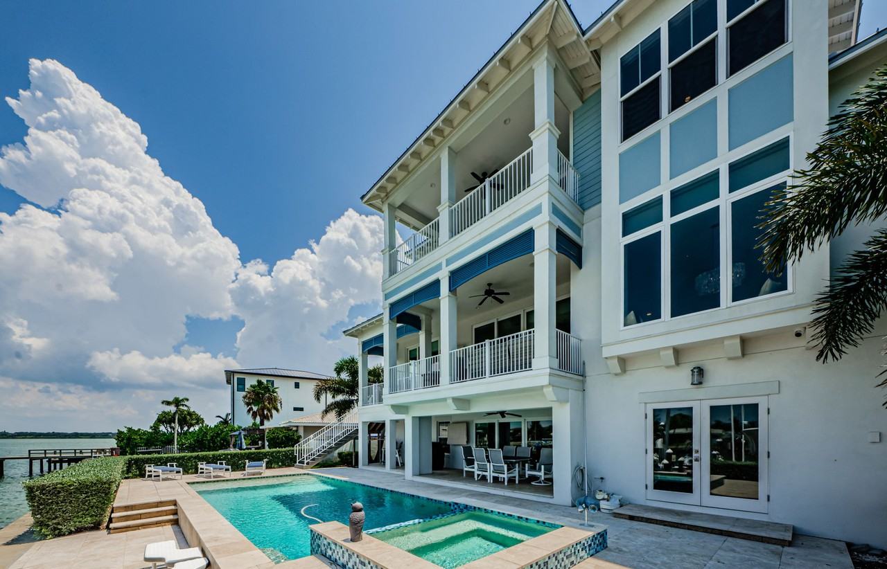 2242 Donato Dr - Photo 3 of 50