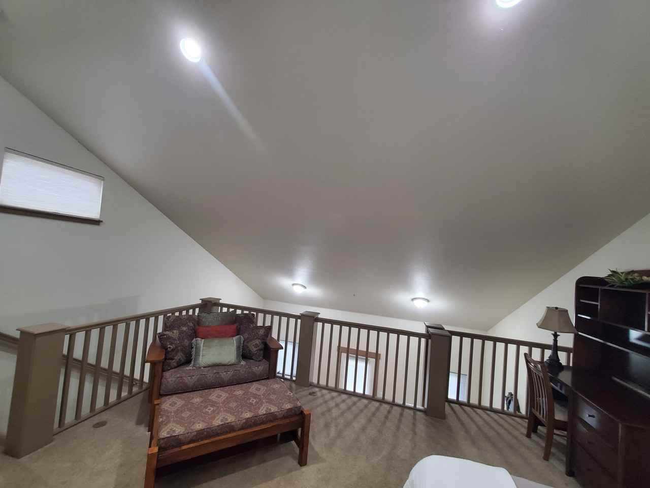 530 Silverleaf Dr - Photo 3 of 13