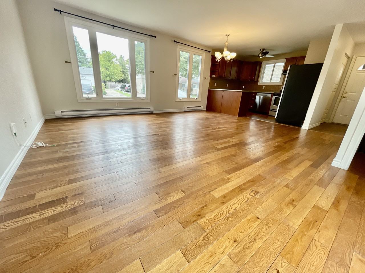 1582 Bayswater Crescent - Photo 4 of 37