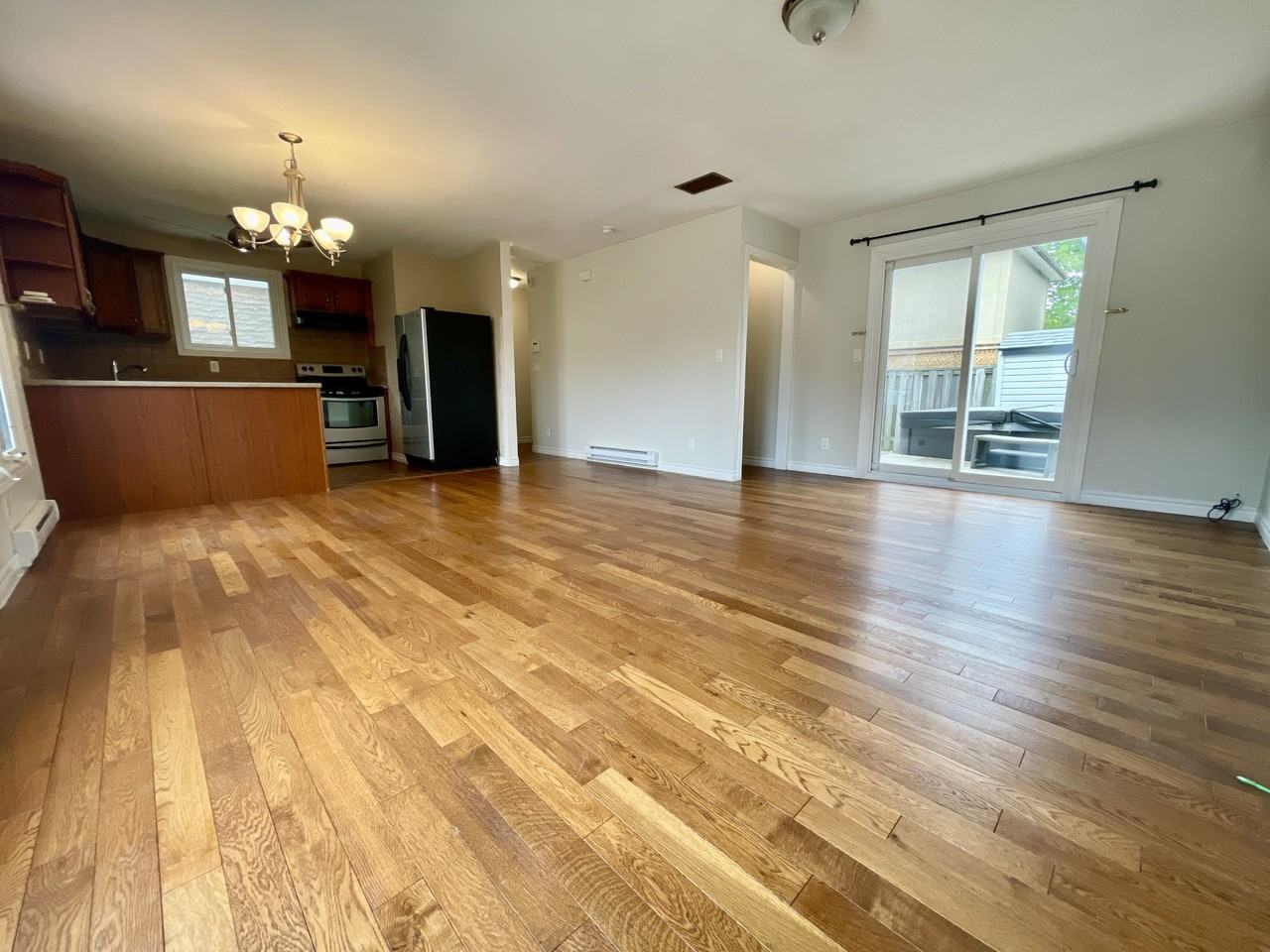 1582 Bayswater Crescent - Photo 5 of 37