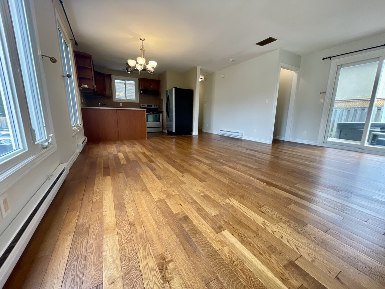 1582 Bayswater Crescent - Photo 6 of 37