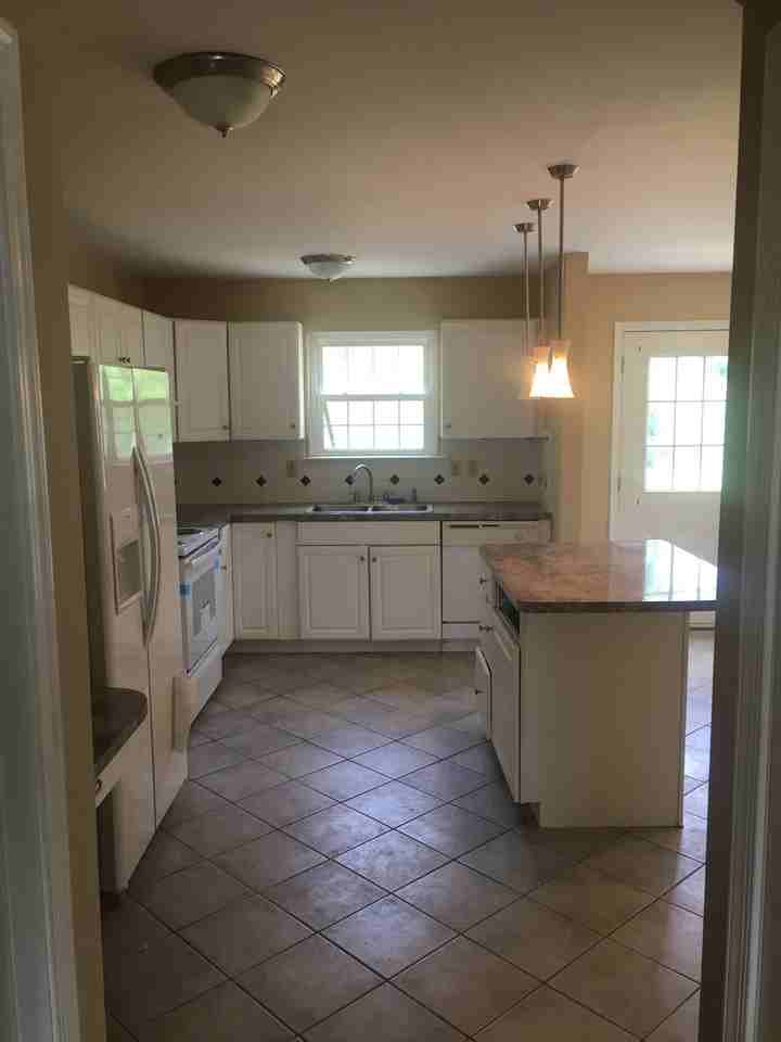 400 Anglesey Ter - Photo 3 of 13