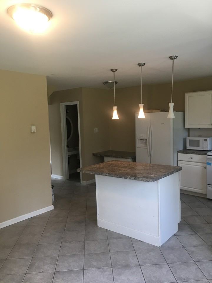 400 Anglesey Ter - Photo 4 of 13