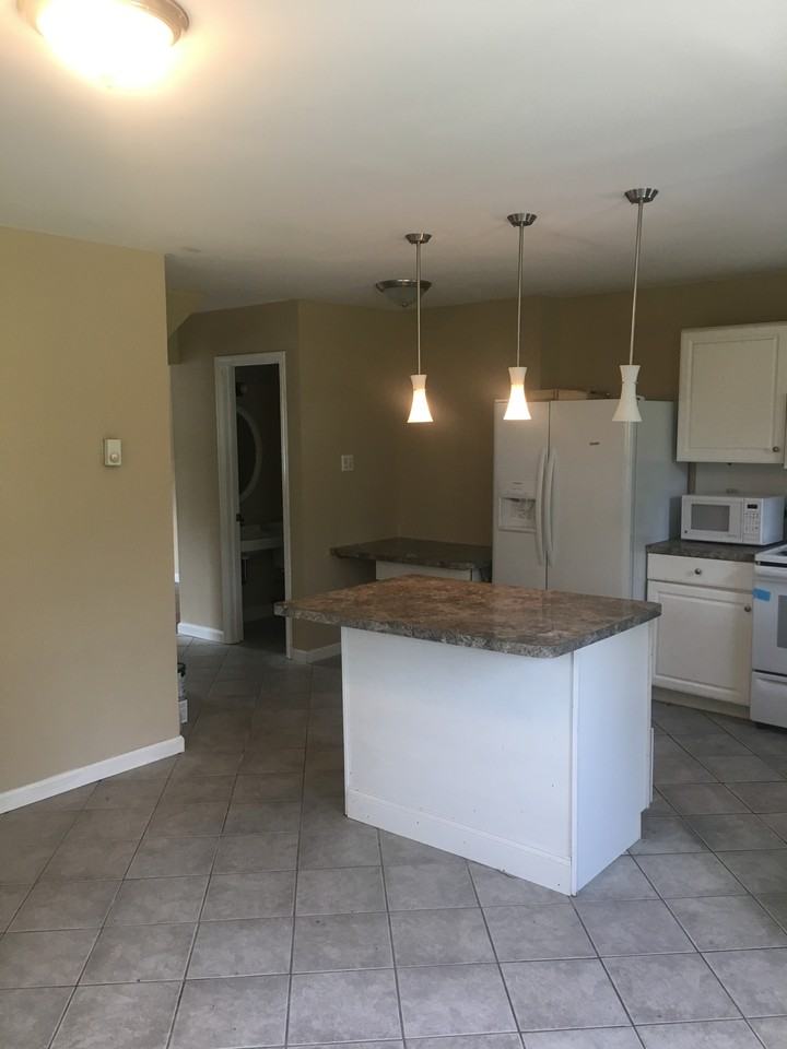 400 Anglesey Ter - Photo 5 of 13