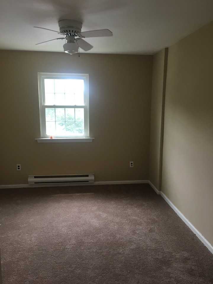 400 Anglesey Ter - Photo 7 of 13