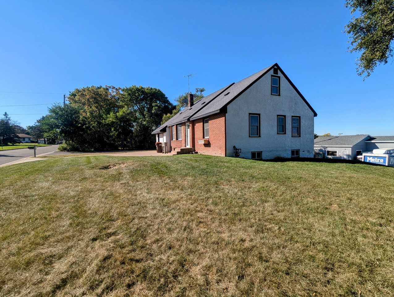 2303 Atlantic St - Photo 2 of 20
