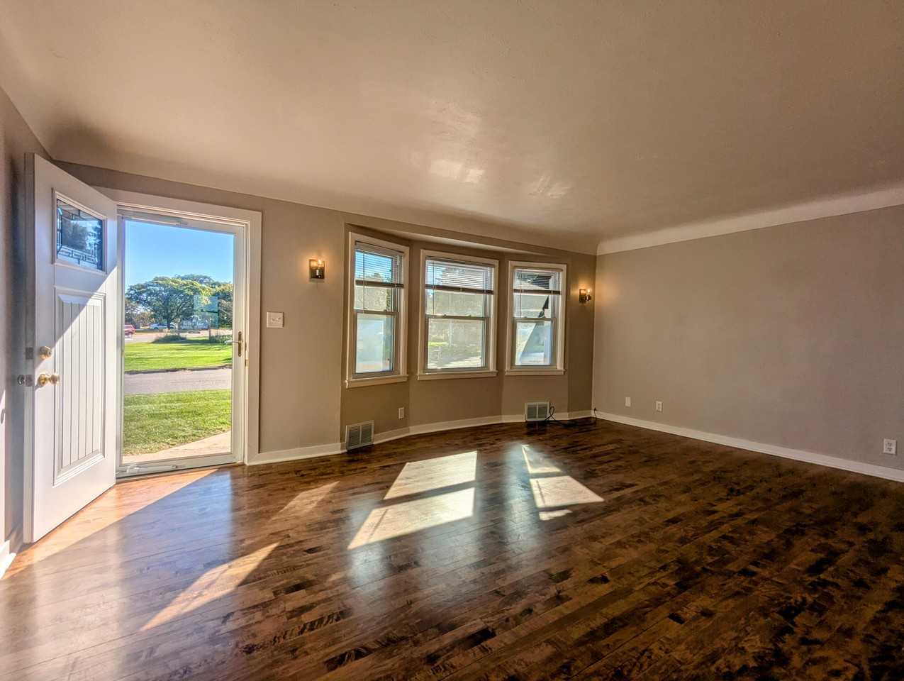 2303 Atlantic St - Photo 6 of 20