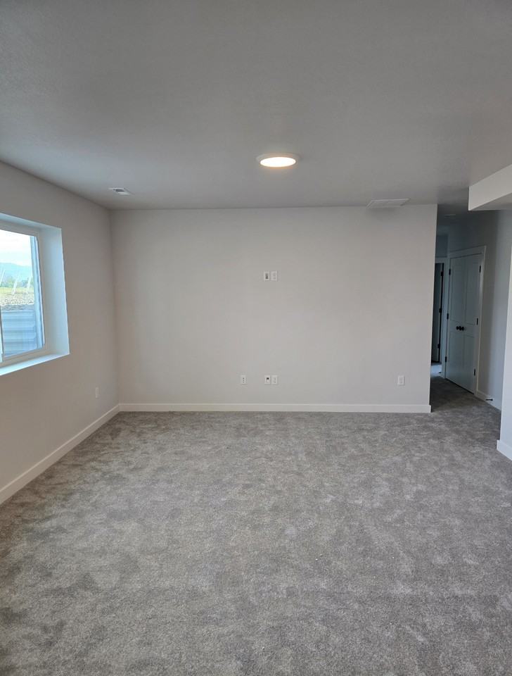 3068 North Ogden Avenue - Photo 4 of 11