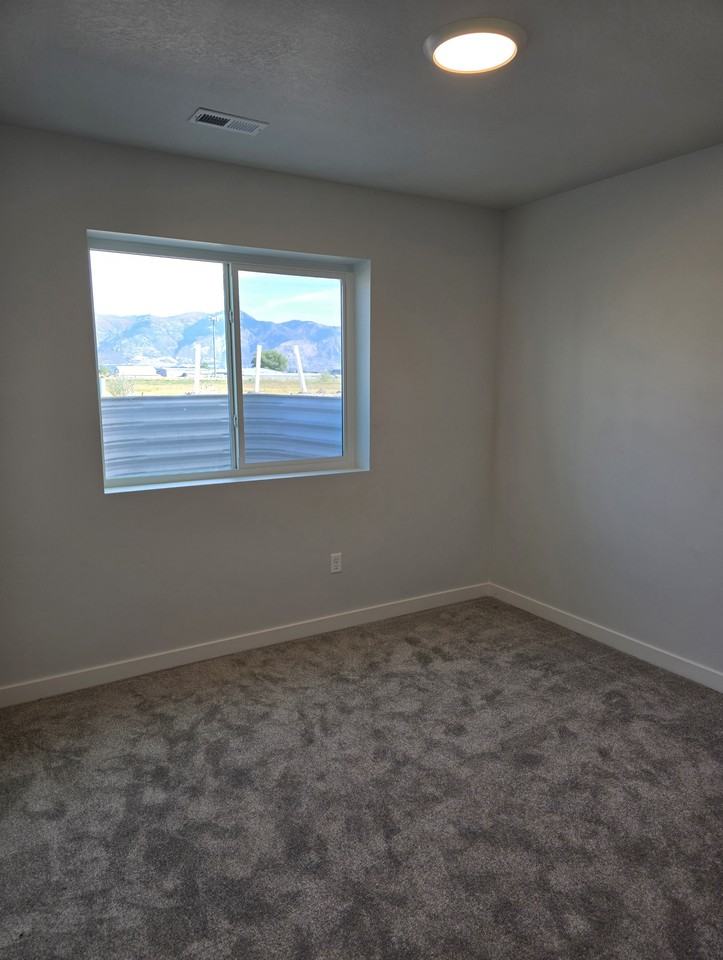 3068 North Ogden Avenue - Photo 6 of 11