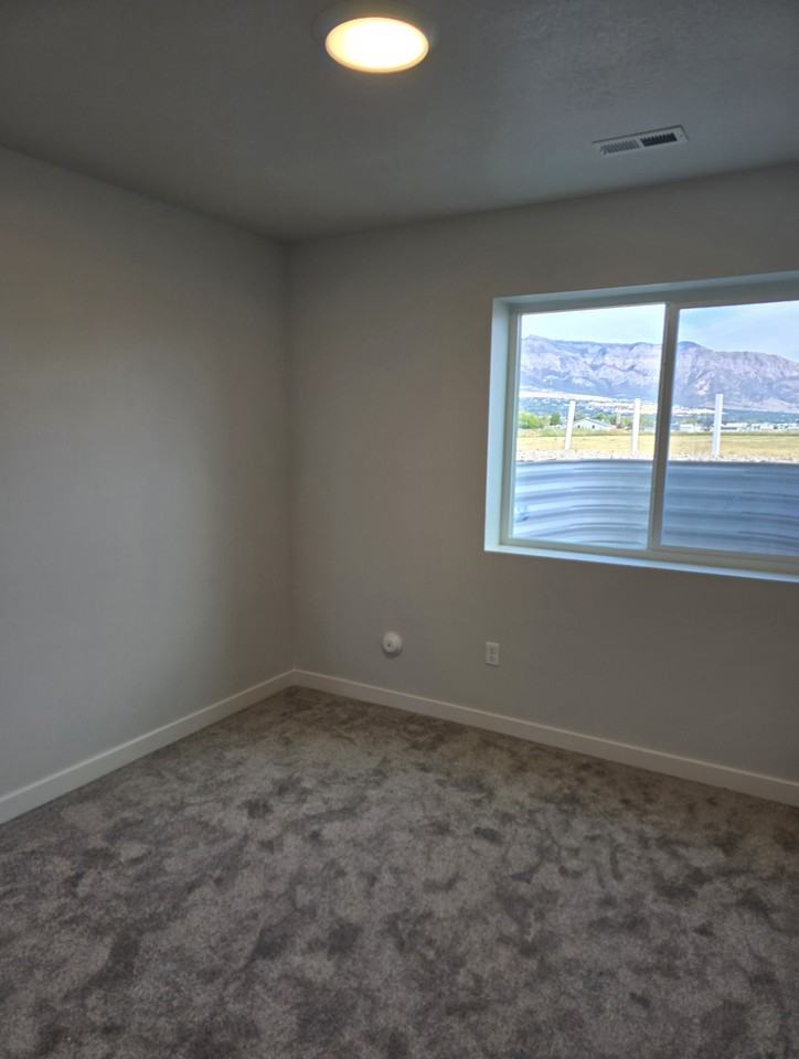 3068 North Ogden Avenue - Photo 7 of 11