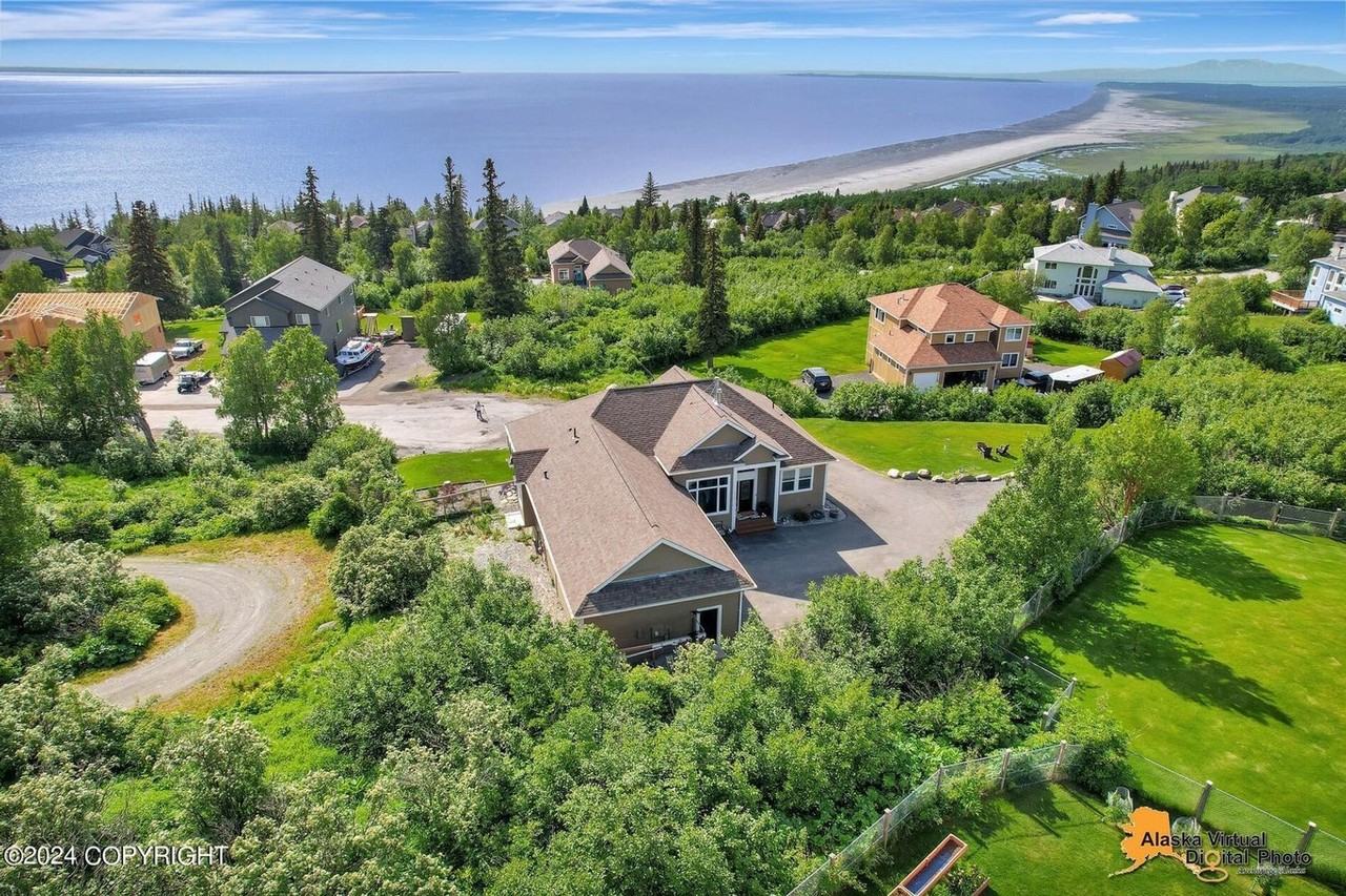 18715 Denmark Cir - Photo 2 of 50