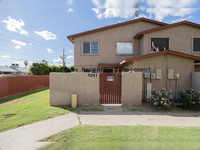 5041 N 39th Dr - Photo 2 of 16