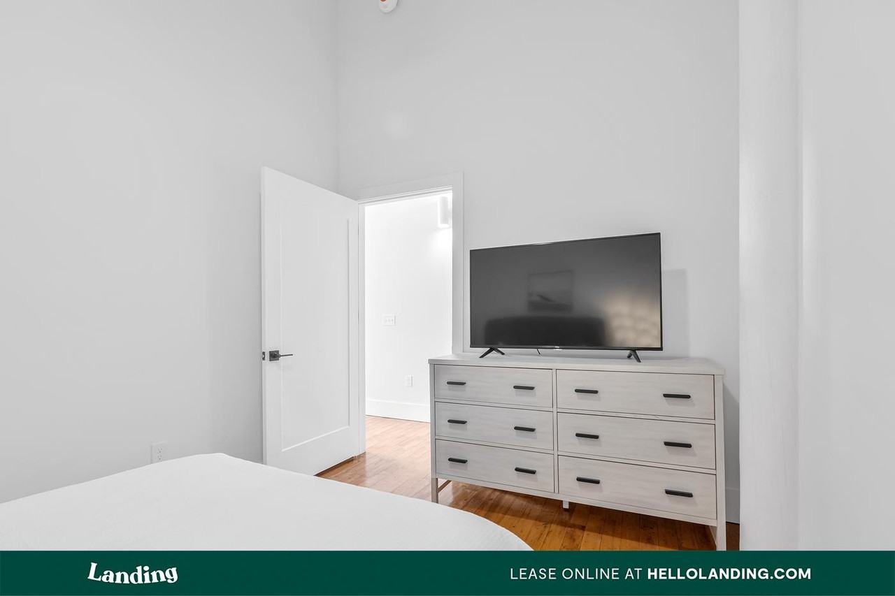 300 Hammett St - Photo 2 of 50