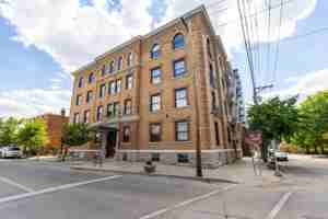 featured image of 303 Greenup St