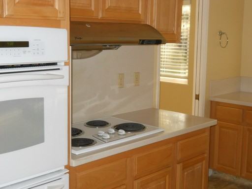 225 Tamarisk Dr - Photo 3 of 16