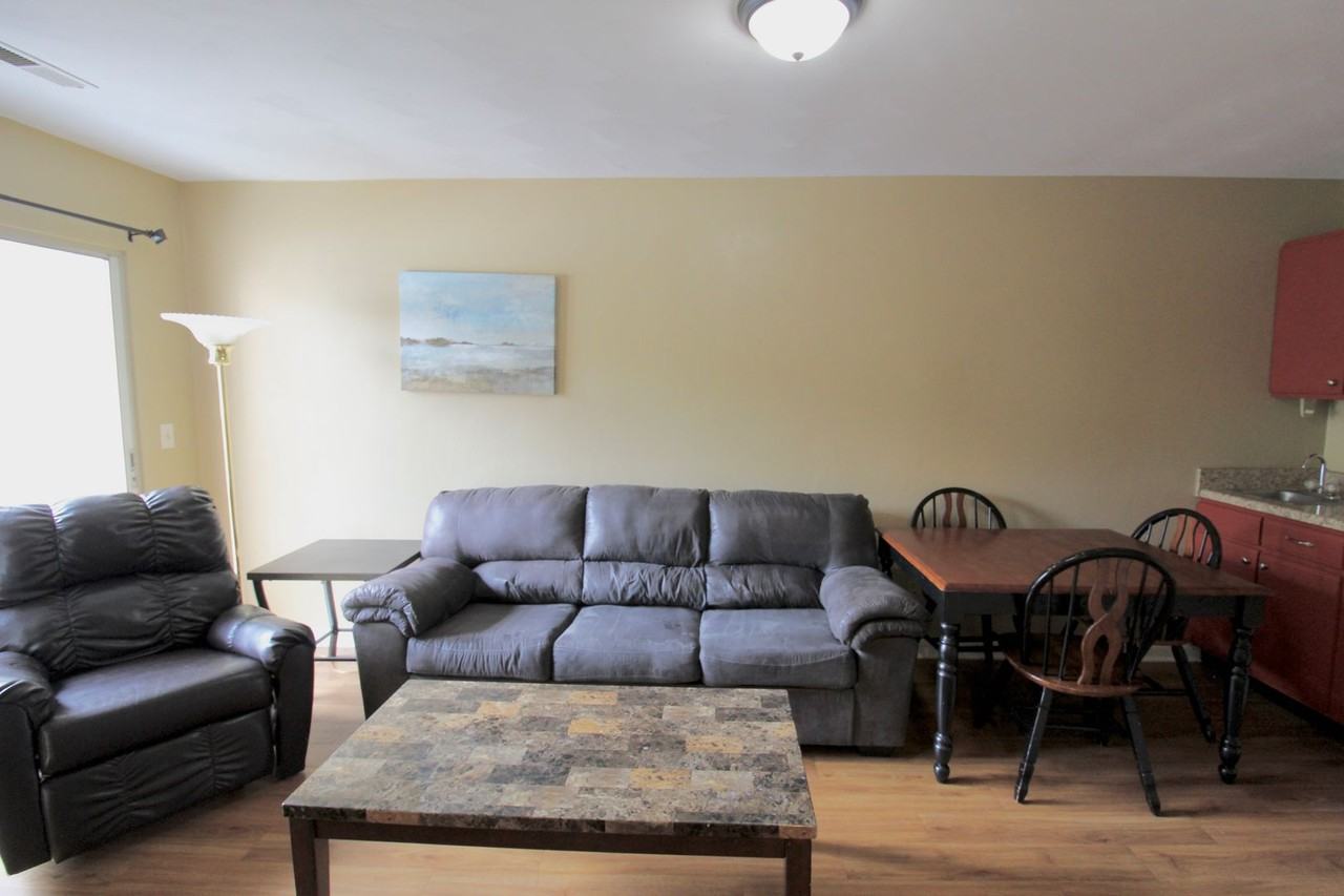 1418 Bradley Dr - Photo 6 of 24