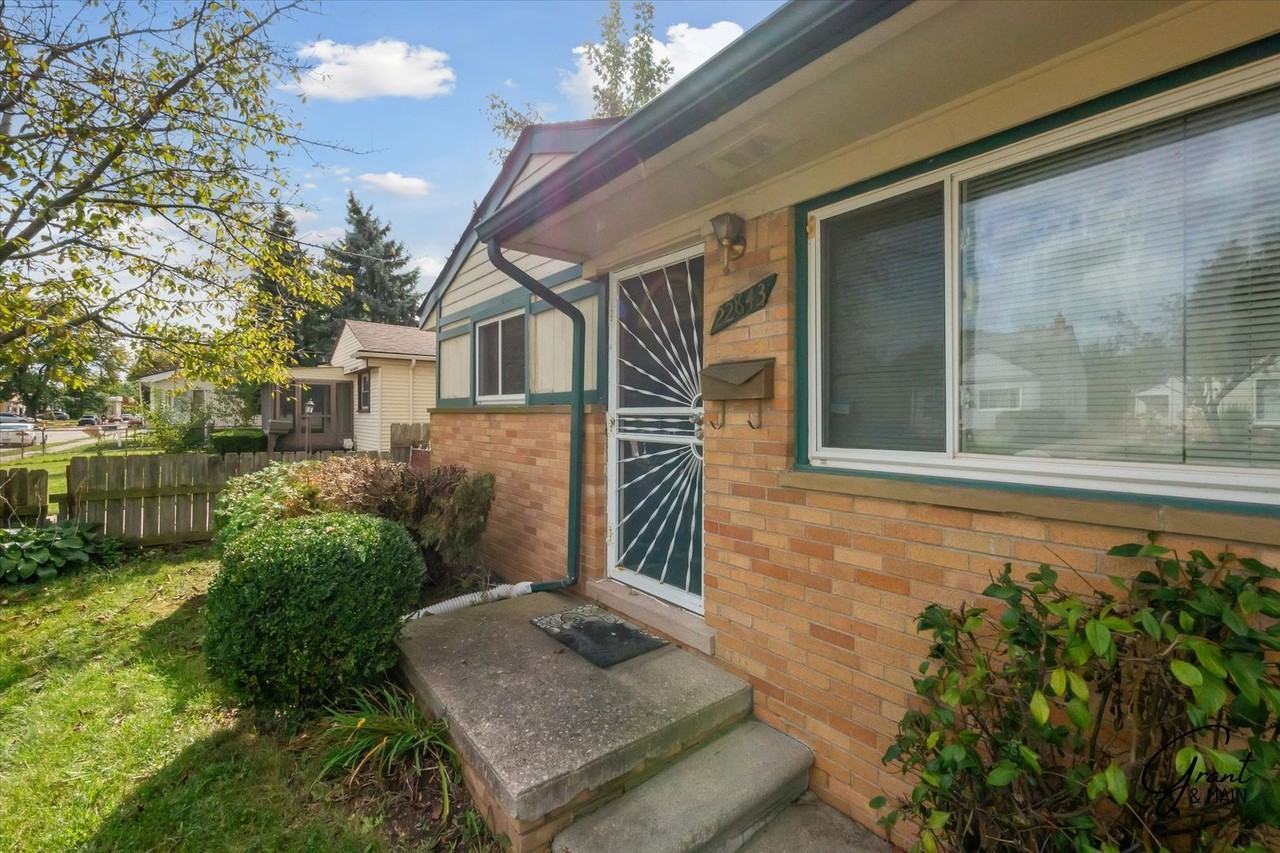 22843 Lambrecht Ave - Photo 2 of 18