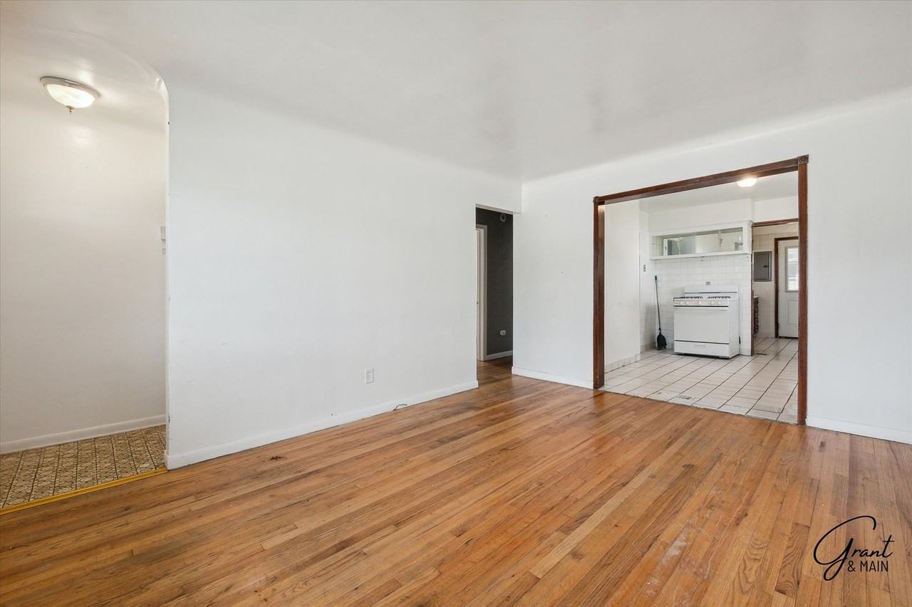 22843 Lambrecht Ave - Photo 4 of 18