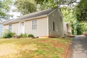 featured image of 220 Shamrock Rd