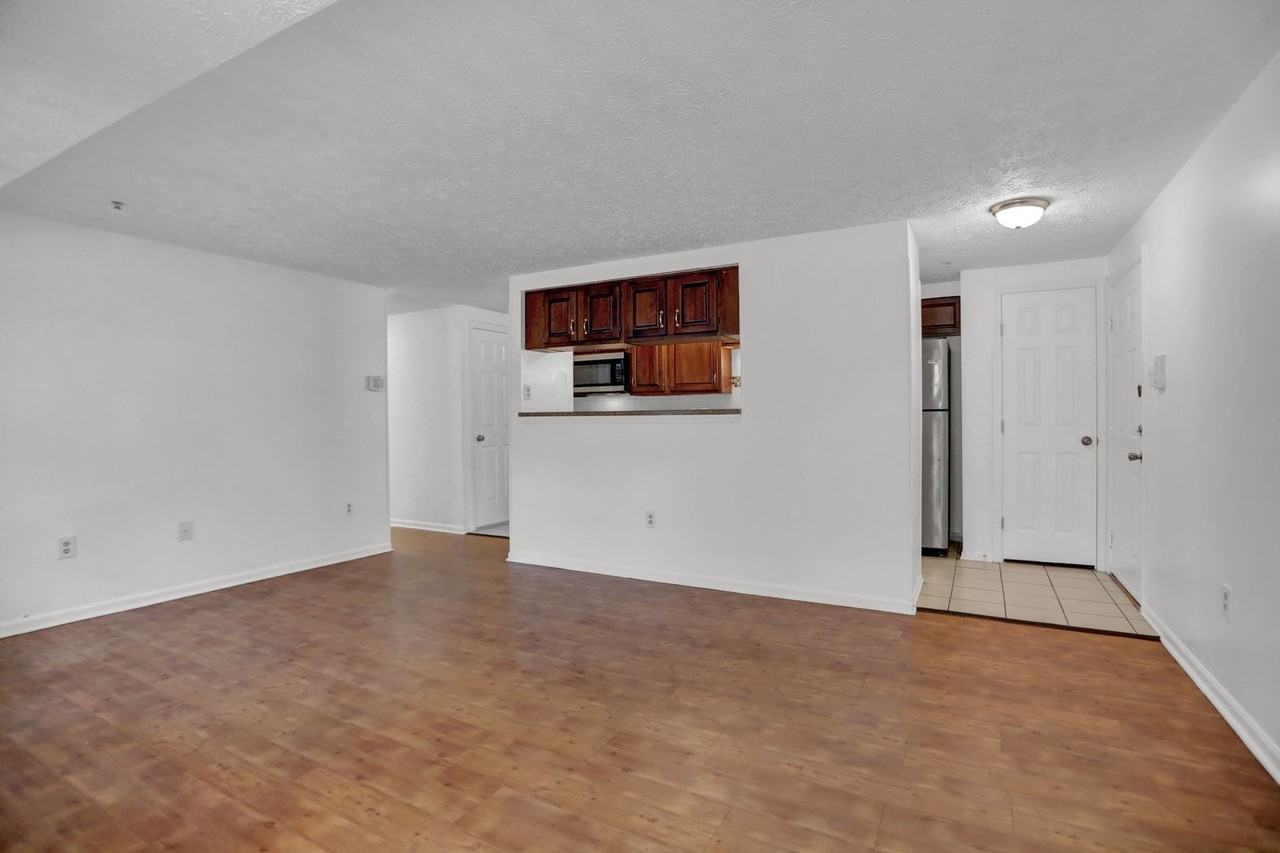 904 Swallow Crest Court #A - Photo 4 of 35