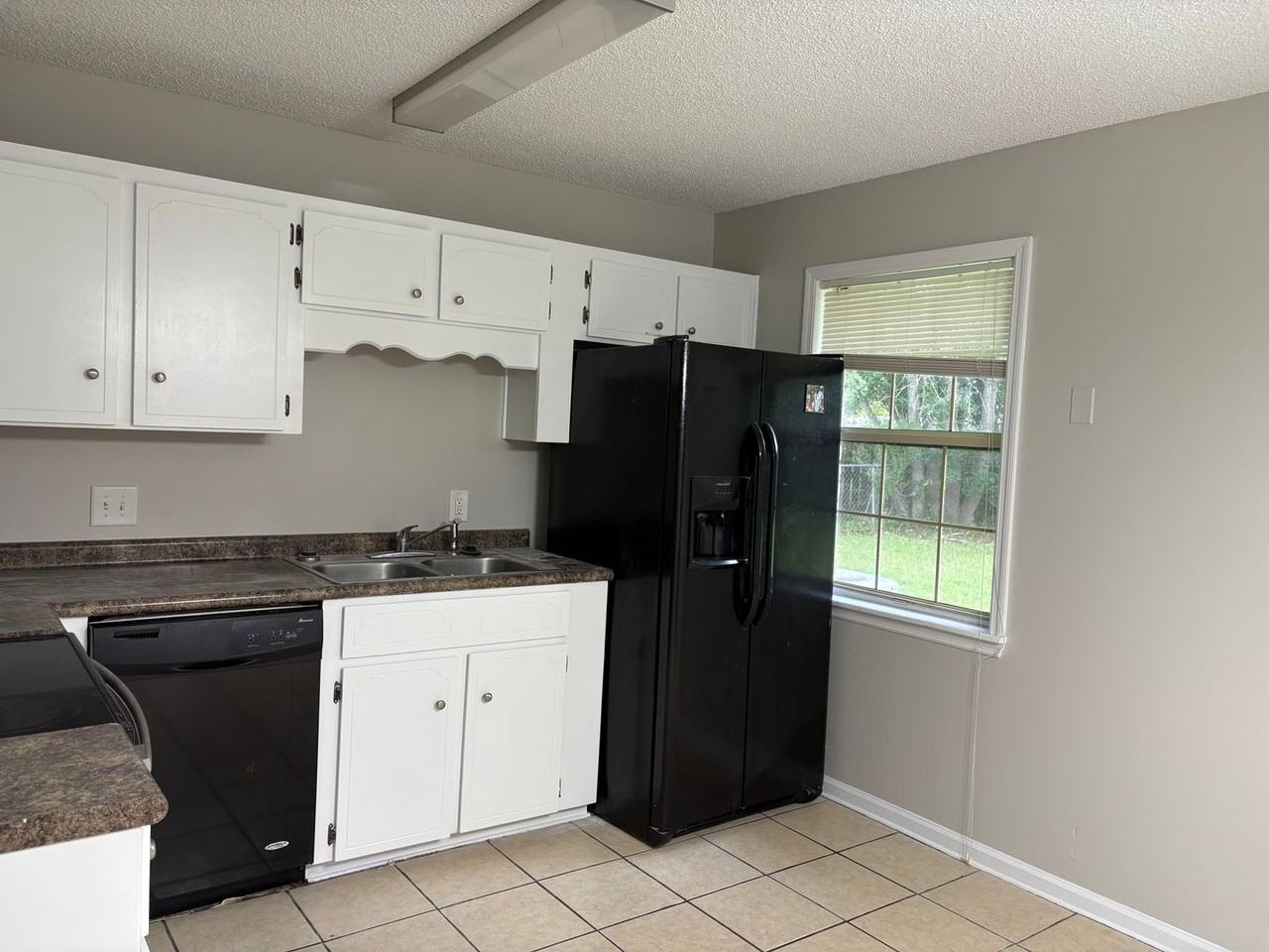 722 Kadi Ln - Photo 3 of 10